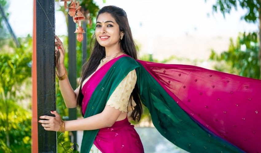 Divi Vadthya Photos: ట్రెడిషనల్ లుక్లో దివి అందాలు.. పదహారణాల తెలుగమ్మాయి Divi Vadthya Photos: ట్రెడిషనల్ లుక్లో దివి అందాలు.. పదహారణాల తెలుగమ్మాయి
