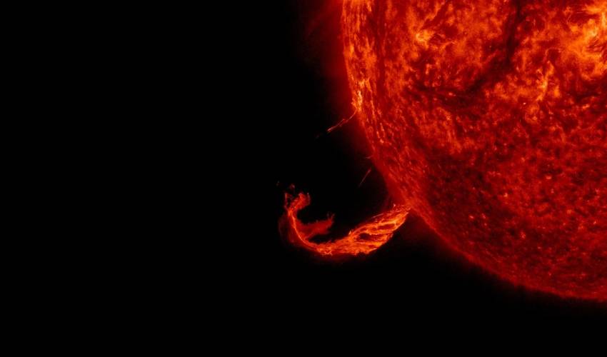 Massive Solar Storm Set To Hit Earth (1)