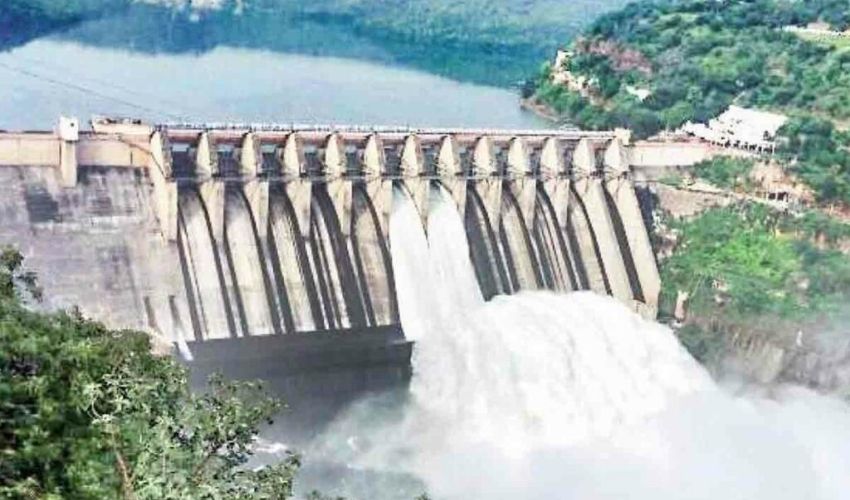 Srisailam Project : 14 ఏళ్ల తర్వాత మళ్లీ జులైలో తెరుచుకున్న శ్రీశైలం ప్రాజెక్టు గేట్లు Srisailam Project : 14 ఏళ్ల తర్వాత మళ్లీ జులైలో తెరుచుకున్న శ్రీశైలం ప్రాజెక్టు గేట్లు