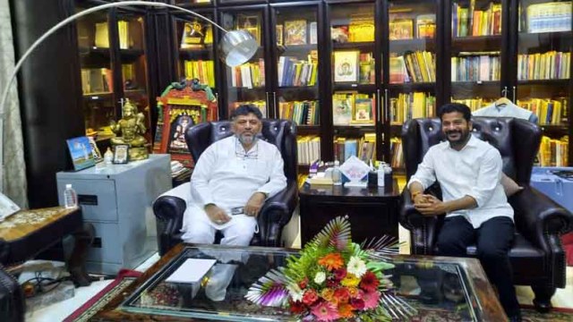 Tpcc Revanth Reddy Meets Kpcc Chief Dk Shivakumar