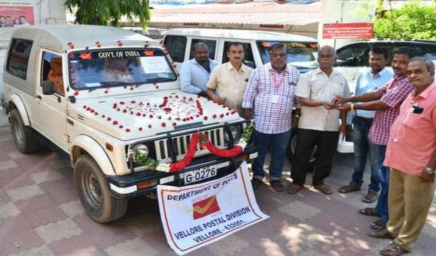 Vellore Post Office Staff Bid Farewell To Their 22 Year Old Maruti Suzuki Gypsy (1)