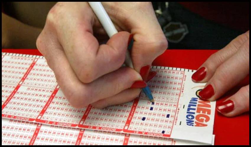 Woman Carries Winning Lottery Ticket Worth Usd 39 Million In Purse For Weeks