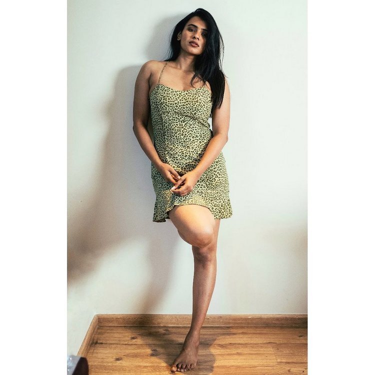 Hebah Patel (5)