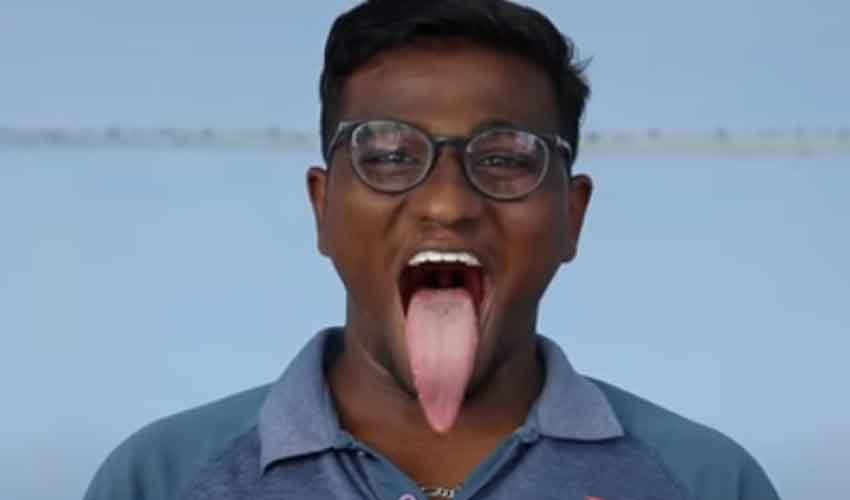 Longest Tongue : వామ్మో… ఎంత పొడవుగా ఉందో.. చూస్తే హడలిపోవాల్సిందే Longest Tongue : వామ్మో… ఎంత పొడవుగా ఉందో.. చూస్తే హడలిపోవాల్సిందే