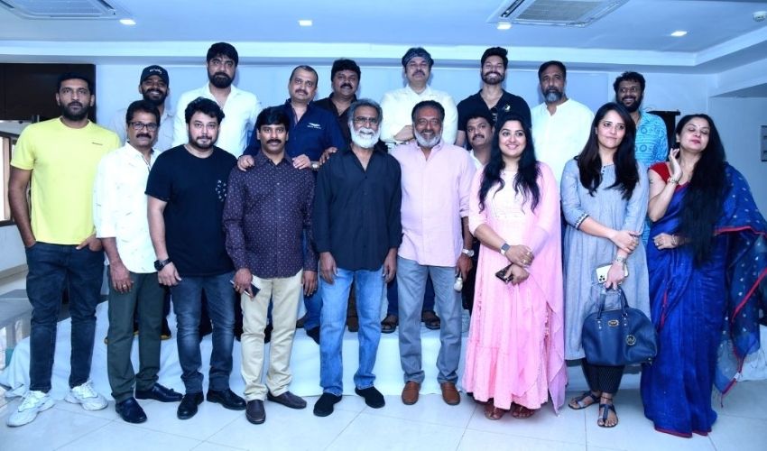 MAA Election: భారీగా నాగ్ బర్త్డే సెలబ్రేషన్స్.. ప్రకాష్రాజ్ టీమ్ నుండి ఆహ్వానాలు! MAA Election: భారీగా నాగ్ బర్త్డే సెలబ్రేషన్స్.. ప్రకాష్రాజ్ టీమ్ నుండి ఆహ్వానాలు!