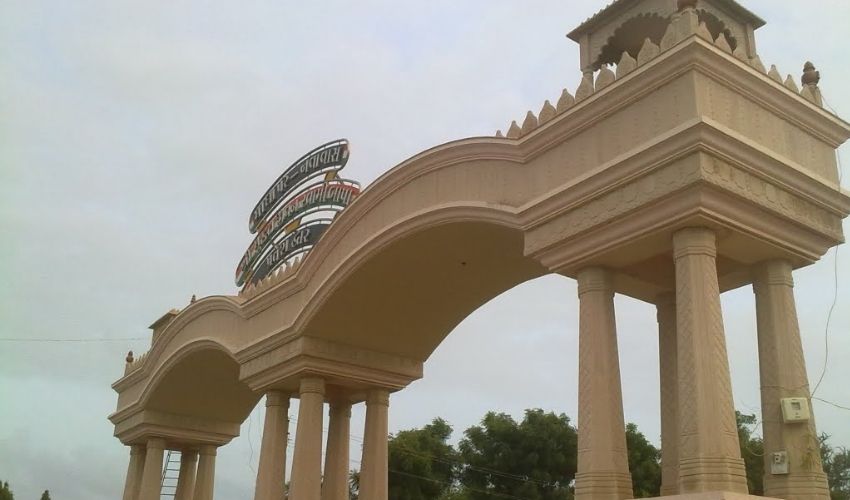 Richest Indian Village: ప్రపంచంలో ధనిక గ్రామం భారత్లోనే.. ఈ ఊరిలో బ్యాంకుల్లో రూ.5వేల కోట్లు Richest Indian Village: ప్రపంచంలో ధనిక గ్రామం భారత్లోనే.. ఈ ఊరిలో బ్యాంకుల్లో రూ.5వేల కోట్లు