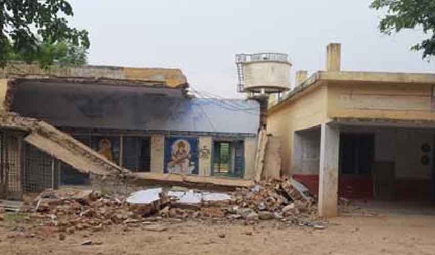 School Building : తీవ్ర విషాదం.. ఆడుకోవడానికి స్కూల్కి వెళ్లిన విద్యార్థి మృతి School Building : తీవ్ర విషాదం.. ఆడుకోవడానికి స్కూల్కి వెళ్లిన విద్యార్థి మృతి