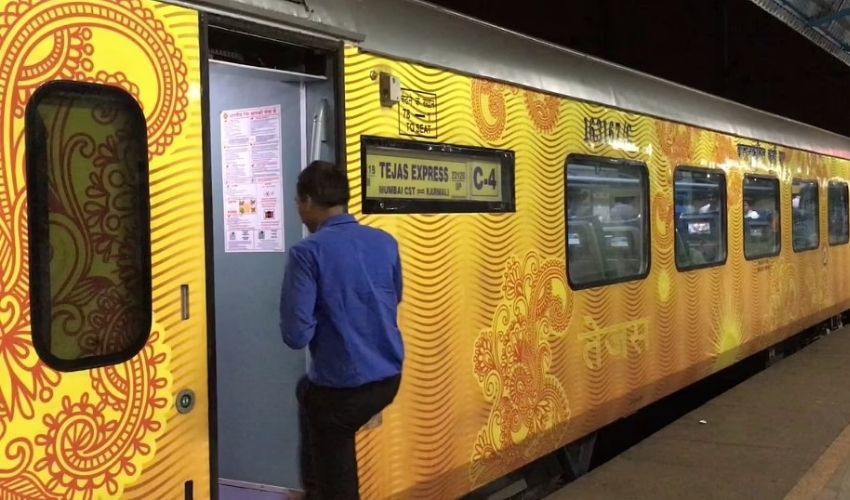 Tejas Express: ఆలస్యంగా నడిచిన రైలు.. ఐఆర్సీటీసీ 4.5 లక్షల పరిహారం! Tejas Express: ఆలస్యంగా నడిచిన రైలు.. ఐఆర్సీటీసీ 4.5 లక్షల పరిహారం!