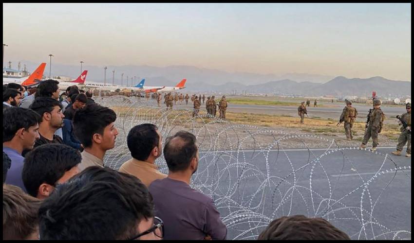 Us Troops Fire Shots In Air At Kabul Airport As Crowd Mobs Tarmac