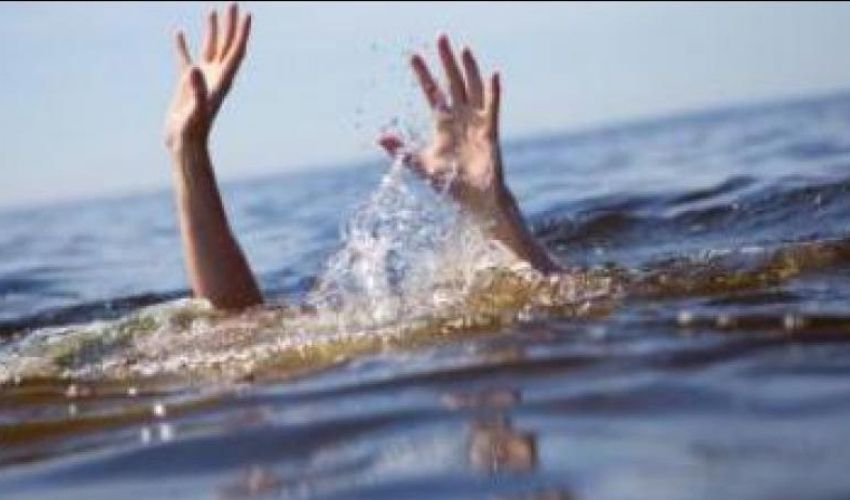 Couple Suicide : ఇద్దరు పిల్లలు సహా దంపతులు గోదావరిలో దూకి ఆత్మహత్య Couple Suicide : ఇద్దరు పిల్లలు సహా దంపతులు గోదావరిలో దూకి ఆత్మహత్య