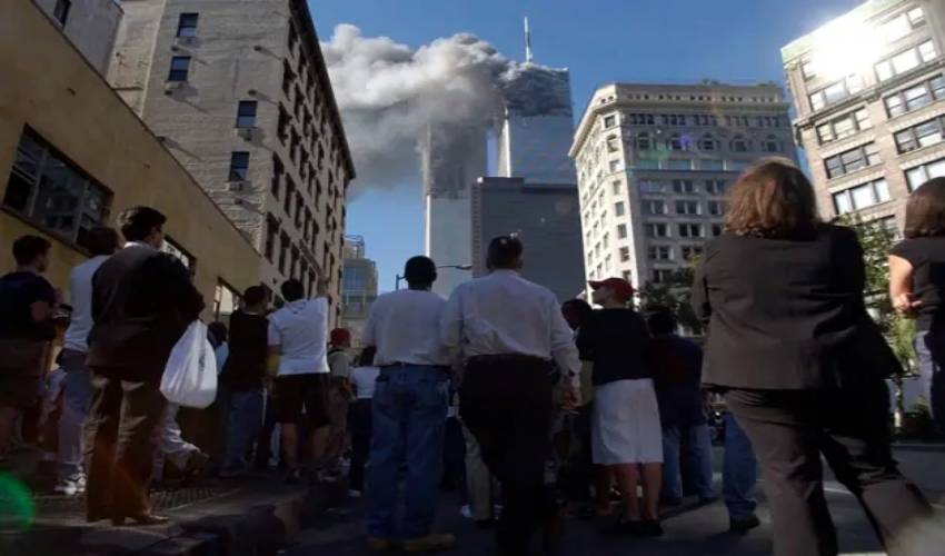 21 Photos That Depict The Horror Of 9 11 Attacks (1)