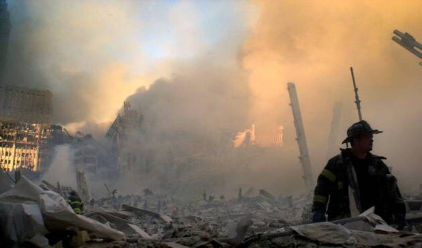 21 Photos That Depict The Horror Of 9 11 Attacks (11)
