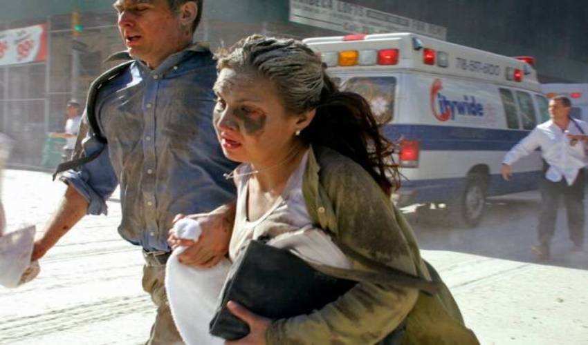 21 Photos That Depict The Horror Of 9 11 Attacks (13)
