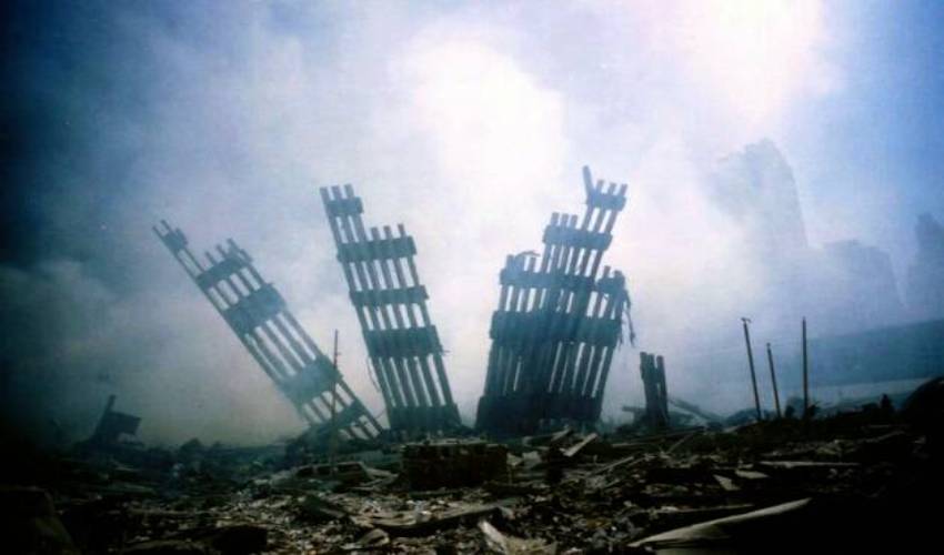 21 Photos That Depict The Horror Of 9 11 Attacks (15)