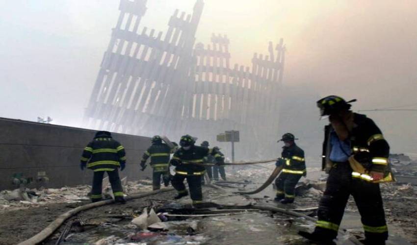 21 Photos That Depict The Horror Of 9 11 Attacks (17)