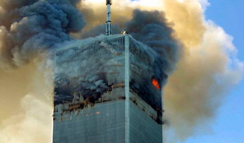 21 Photos That Depict The Horror Of 9 11 Attacks (2)