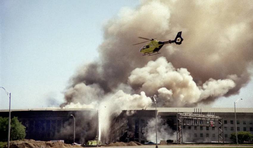 21 Photos That Depict The Horror Of 9 11 Attacks (24)