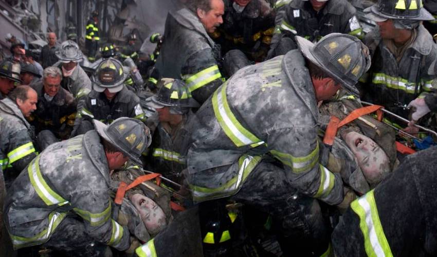 21 Photos That Depict The Horror Of 9 11 Attacks (8)