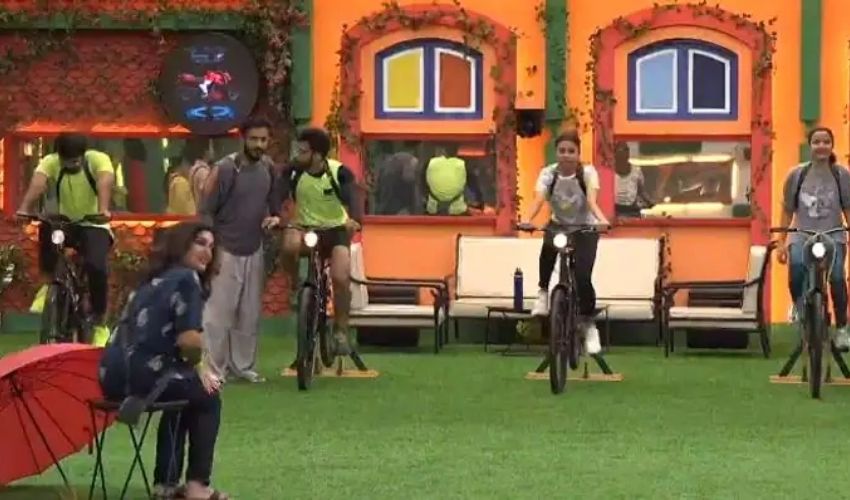 Big Boss 5: తొలి కెప్టెన్ సిరి.. సరయు నోటి నుండి అవే బూతులు! Big Boss 5: తొలి కెప్టెన్ సిరి.. సరయు నోటి నుండి అవే బూతులు!
