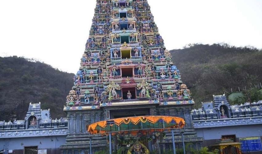 Vijayawada : దసరా వచ్చేస్తోంది..ఇంద్రకీలాద్రికి వెళుతున్నారా, తెలుసుకోవాల్సిన విషయాలు! Vijayawada : దసరా వచ్చేస్తోంది..ఇంద్రకీలాద్రికి వెళుతున్నారా, తెలుసుకోవాల్సిన విషయాలు!