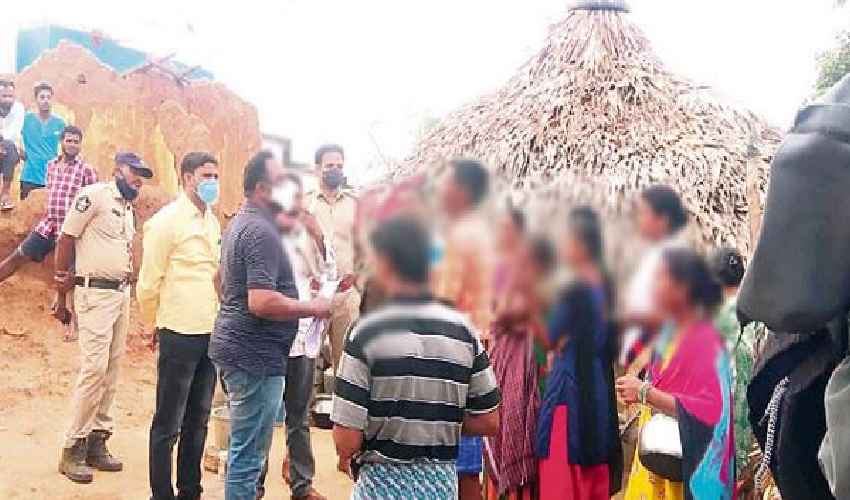 Minor Girls Molested : కబడ్డీ నేర్పిస్తామని చెప్పి మైనర్ బాలికలపై తండ్రీ, కొడుకుల లైంగిక వేధింపులు Minor Girls Molested : కబడ్డీ నేర్పిస్తామని చెప్పి మైనర్ బాలికలపై తండ్రీ, కొడుకుల లైంగిక వేధింపులు