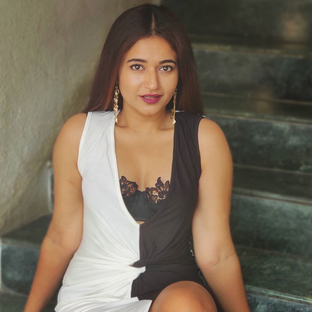 Poonam Bajwa24