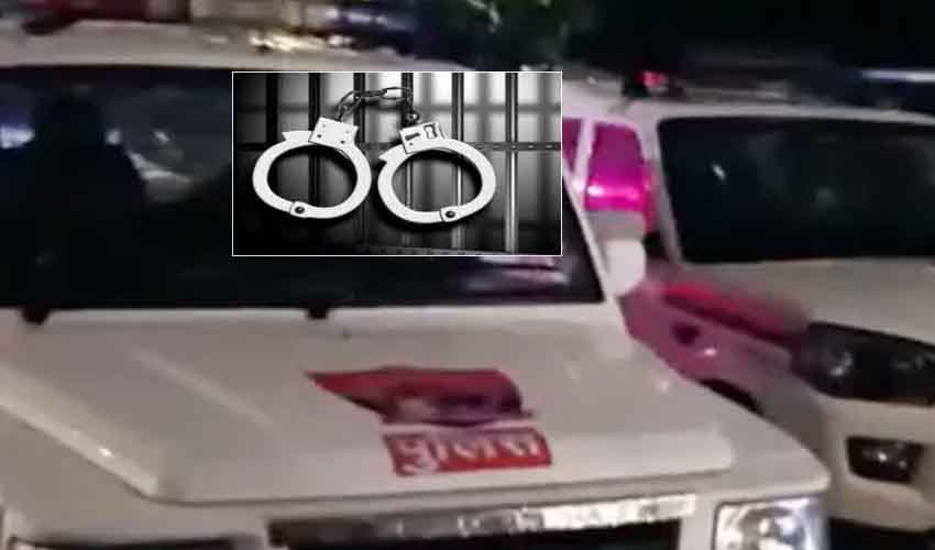 Woman Cop : కిలేడీ కానిస్టేబుల్.. చోరీ కేసుల్లో సీజ్ చేసిన వాహనాలు అమ్మి రూ.26లక్షలు సంపాదించింది Woman Cop : కిలేడీ కానిస్టేబుల్.. చోరీ కేసుల్లో సీజ్ చేసిన వాహనాలు అమ్మి రూ.26లక్షలు సంపాదించింది