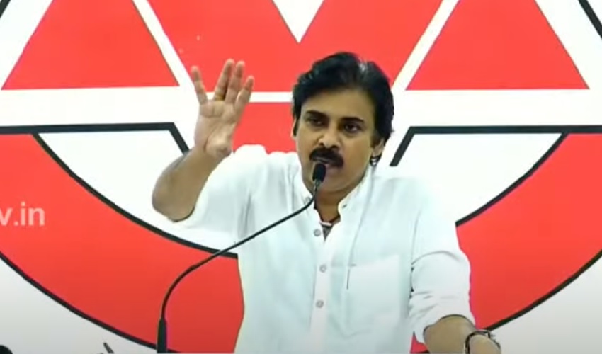 Pawan Kalyan: అన్నీ గుర్తుపెట్టుకుంటా.. ప్రతి ఒక్కరికీ బదులిస్తా.. ఎలా కావాలంటే అలా యుద్ధం చేస్తా..! Pawan Kalyan: అన్నీ గుర్తుపెట్టుకుంటా.. ప్రతి ఒక్కరికీ బదులిస్తా.. ఎలా కావాలంటే అలా యుద్ధం చేస్తా..!