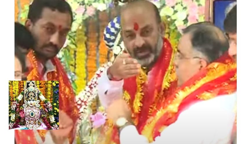 Bandi Sanjay : భాగ్యలక్ష్మీ అమ్మవారిని దర్శించుకోనున్న బండి సంజయ్, 438 కి.మీ పాదయాత్ర Bandi Sanjay : భాగ్యలక్ష్మీ అమ్మవారిని దర్శించుకోనున్న బండి సంజయ్, 438 కి.మీ పాదయాత్ర