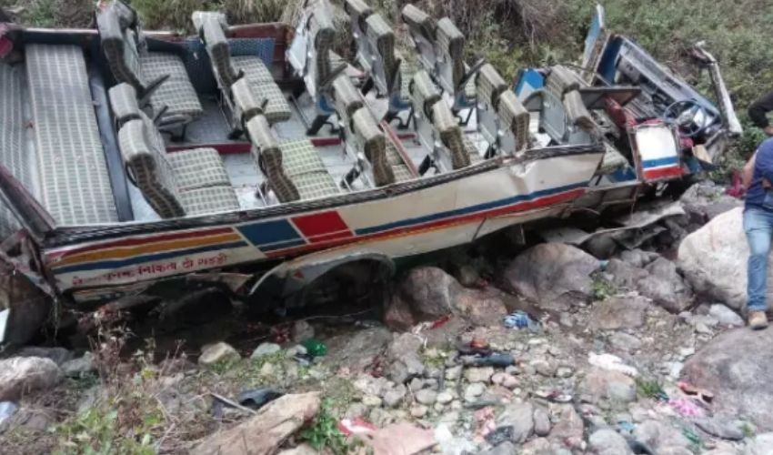 Bus Accident: కాలువలో పడ్డ బస్సు.. 15మంది మృతి Bus Accident: కాలువలో పడ్డ బస్సు.. 15మంది మృతి