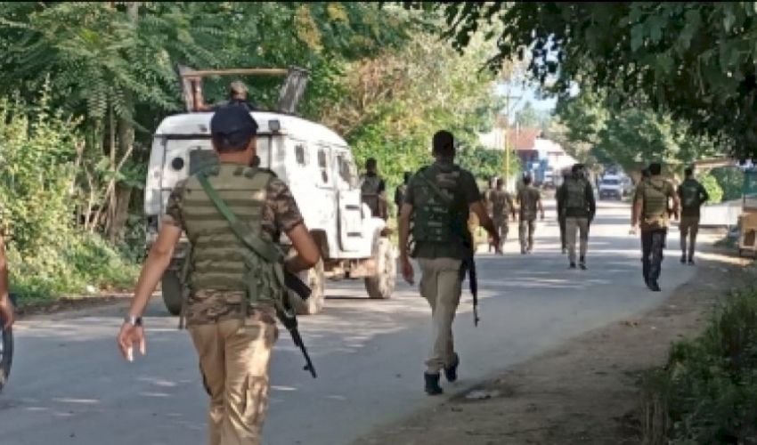 Pulwama Encounter : పుల్వామాలో ఎన్ కౌంటర్..లష్కర్ ఉగ్రవాది హతం Pulwama Encounter : పుల్వామాలో ఎన్ కౌంటర్..లష్కర్ ఉగ్రవాది హతం