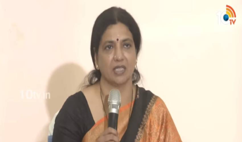 Jivitha Rajashekhar : నన్ను టార్గెట్ చేస్తున్నారు.. బాధగా ఉంది Jivitha Rajashekhar : నన్ను టార్గెట్ చేస్తున్నారు.. బాధగా ఉంది
