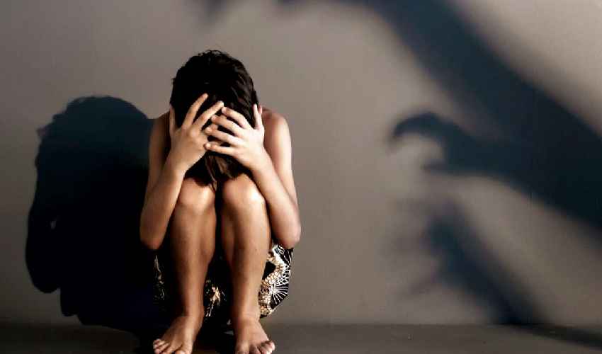 Extra Marital Affair : మహిళతో సహజీవనం… ఆమె కుమార్తెపై అత్యాచారం Extra Marital Affair : మహిళతో సహజీవనం… ఆమె కుమార్తెపై అత్యాచారం
