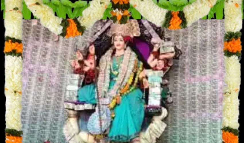 Nizamabad : లక్ష్మీదేవికి కోటి రూపాయలతో అలంకరణ Nizamabad : లక్ష్మీదేవికి కోటి రూపాయలతో అలంకరణ