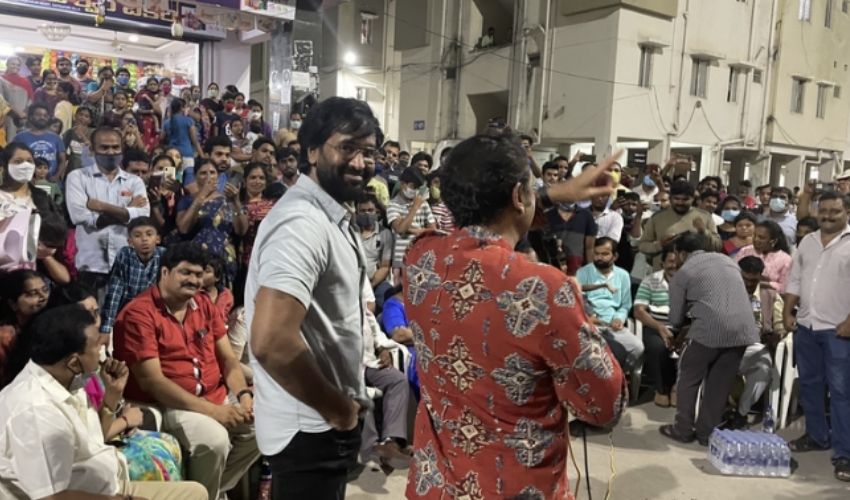 MAA President Naresh: కృష్ణుడిలా నరేష్ వ్యూహం.. విష్ణు గెలుపు ఖాయమేనా? MAA President Naresh: కృష్ణుడిలా నరేష్ వ్యూహం.. విష్ణు గెలుపు ఖాయమేనా?