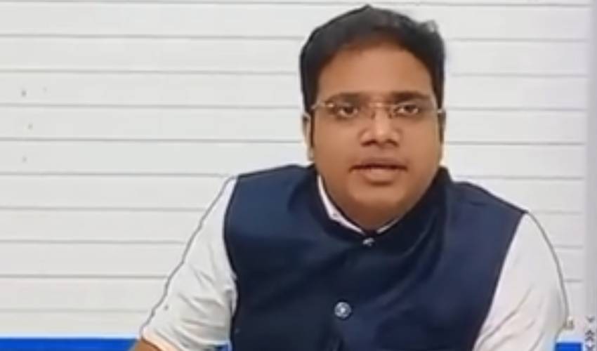 Online Class : బాబు క్వార్టర్ అంటే ఎంత?.. స్టూడెంట్ సమాధానం విని కంగుతిన్న ప్రొఫెసర్ Online Class : బాబు క్వార్టర్ అంటే ఎంత?.. స్టూడెంట్ సమాధానం విని కంగుతిన్న ప్రొఫెసర్