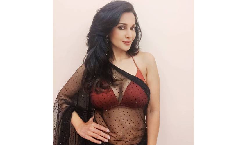 Pc Flora Saini 12