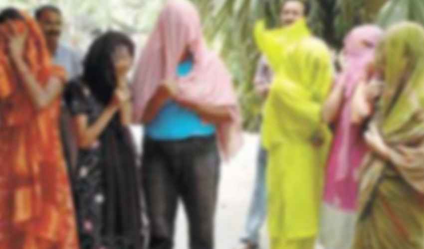 Prostitution Racket : హైదరాబాద్లో వ్యభిచార ముఠా గుట్టు రట్టు..ఆరుగురు యువతులు అరెస్ట్ Prostitution Racket : హైదరాబాద్లో వ్యభిచార ముఠా గుట్టు రట్టు..ఆరుగురు యువతులు అరెస్ట్