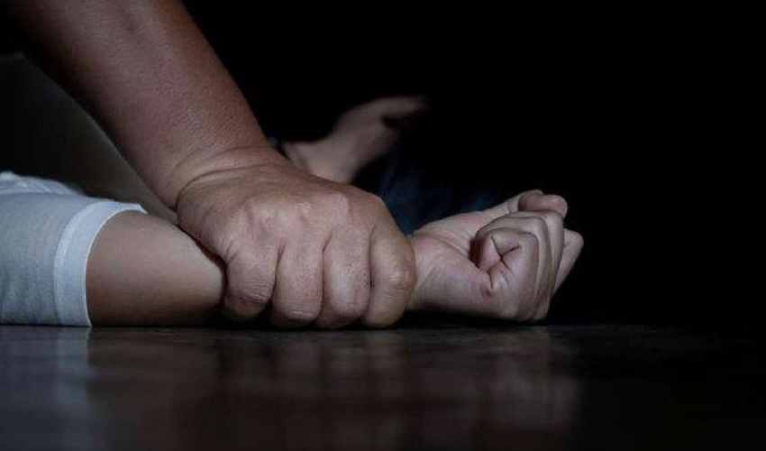 Young Girl Raped : ఇల్లు మర్చిపోయిన యువతిని ఇంటికి తీసుకెళ్లి భర్తతో…. Young Girl Raped : ఇల్లు మర్చిపోయిన యువతిని ఇంటికి తీసుకెళ్లి భర్తతో….