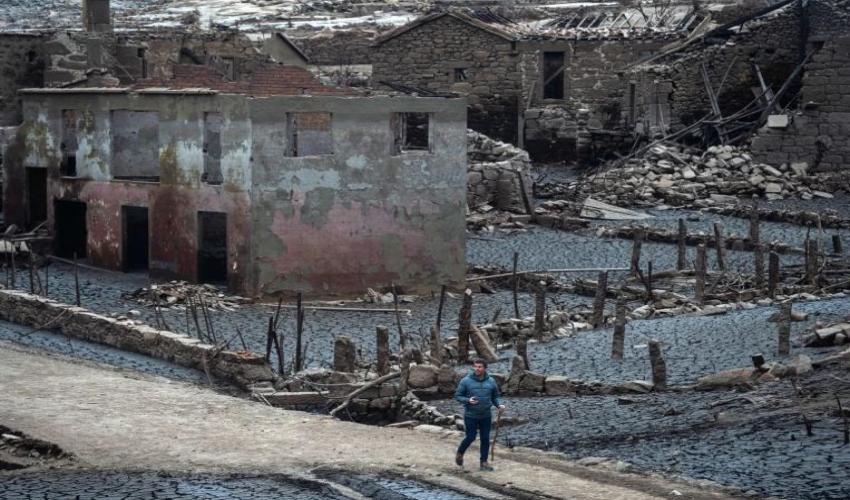 Abandoned Spanish Village Reappears After Nearly 30 Years Underwater (4)