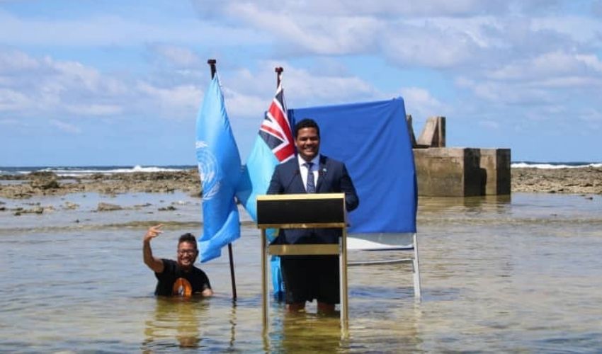 Cop26 Summit..tuvalu Minister Message From Sea