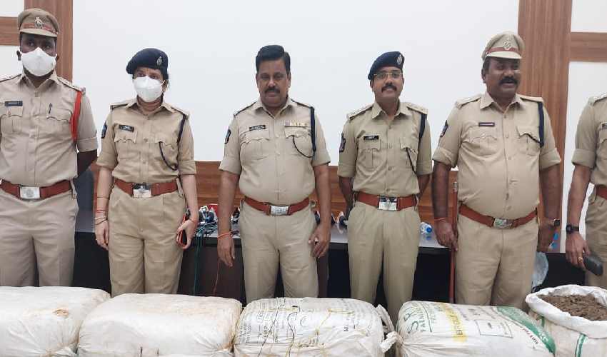 Eg Distg Police Seized 1000 Kg Ganza