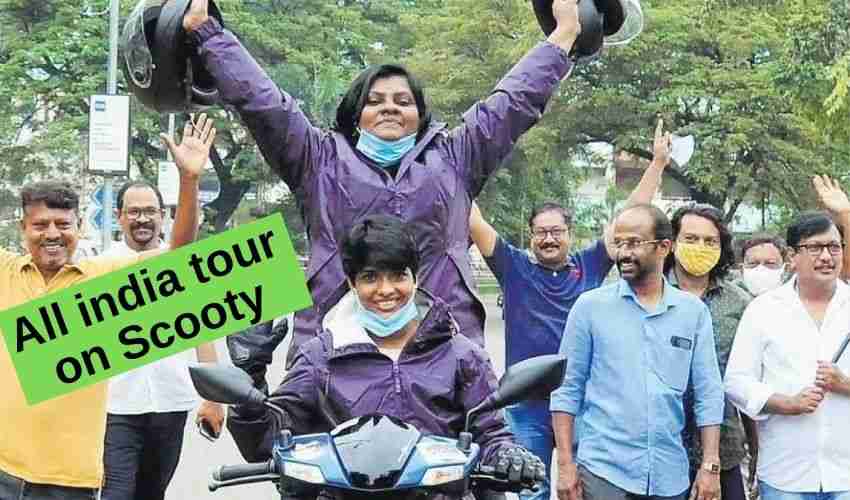 Kerala Woman Photographers All India Tour On Scooter (1)