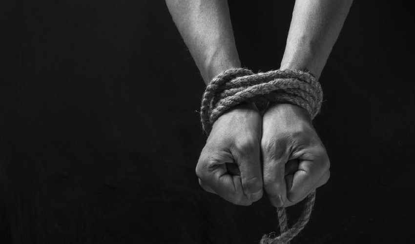 Boy Friend Attack : ప్రేమ పేరుతో ప్రియురాలిపై దాడి, దోపిడీ చేసిన ప్రియుడు Boy Friend Attack : ప్రేమ పేరుతో ప్రియురాలిపై దాడి, దోపిడీ చేసిన ప్రియుడు