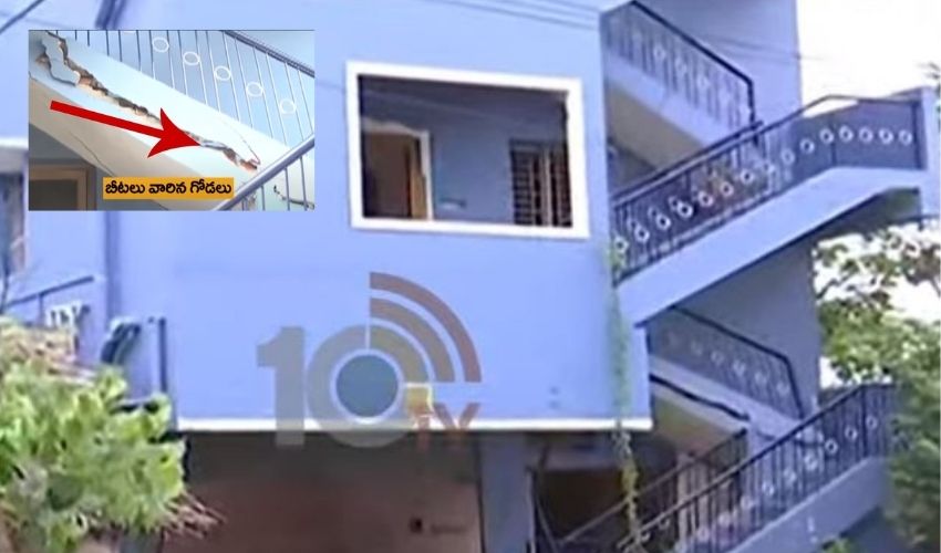 Tirupati : తిరుపతి శ్రీకృష్ణానగర్లో కుంగిన ఇల్లు కూల్చివేయాలని అధికారులు నిర్ణయం Tirupati : తిరుపతి శ్రీకృష్ణానగర్లో కుంగిన ఇల్లు కూల్చివేయాలని అధికారులు నిర్ణయం