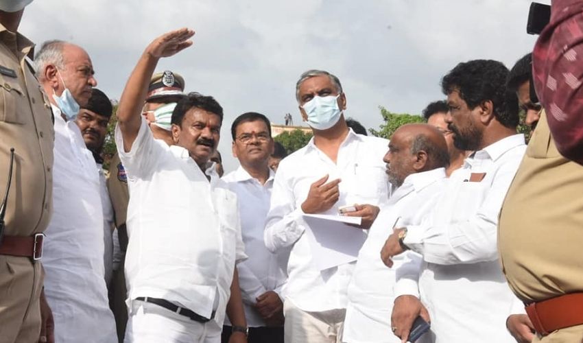 Maha Dharna: కేంద్రంపై యుద్ధం.. ఇందిరాపార్క్లో టీఆర్ఎస్ మహా ధర్నా నేడే! Maha Dharna: కేంద్రంపై యుద్ధం.. ఇందిరాపార్క్లో టీఆర్ఎస్ మహా ధర్నా నేడే!