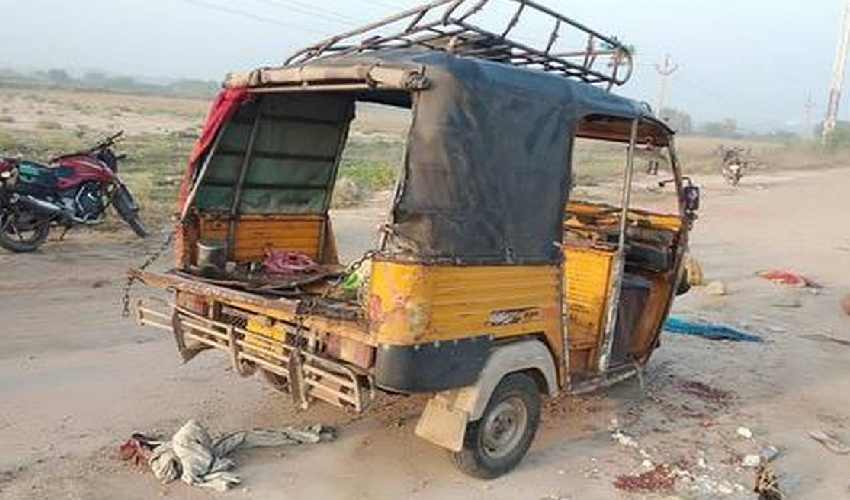 Road Accident : ఆటో బోల్తా-పలువురికి గాయాలు Road Accident : ఆటో బోల్తా-పలువురికి గాయాలు
