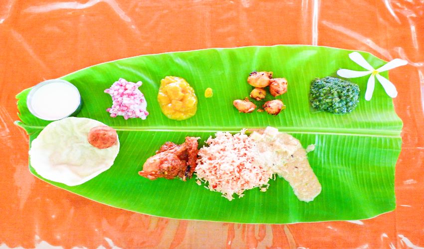 Banana Leaves : ఆరోగ్యానికి మేలు చేసే అరటాకు భోజనం.. Banana Leaves : ఆరోగ్యానికి మేలు చేసే అరటాకు భోజనం..
