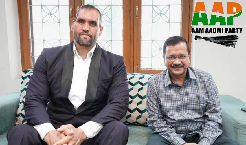 Delhi CM Kejriwal: ఢిల్లీ సీఎంను కలిసిన రెజ్లర్ గ్రేట్ ఖలీ.. ఆప్ గురించి చర్చలు Delhi CM Kejriwal: ఢిల్లీ సీఎంను కలిసిన రెజ్లర్ గ్రేట్ ఖలీ.. ఆప్ గురించి చర్చలు