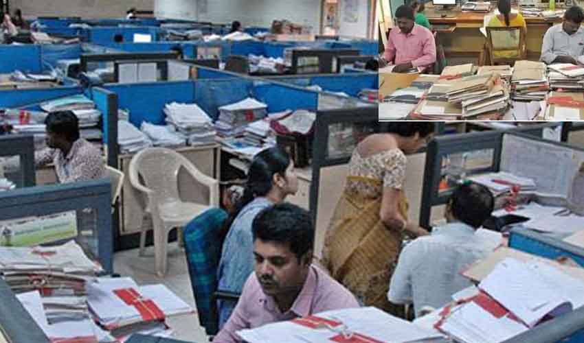 Contract Employees : కాంట్రాక్ట్ ఉద్యోగుల గుడ్ న్యూస్.. క్రమబద్ధీకరణకు లైన్ క్లియర్ Contract Employees : కాంట్రాక్ట్ ఉద్యోగుల గుడ్ న్యూస్.. క్రమబద్ధీకరణకు లైన్ క్లియర్